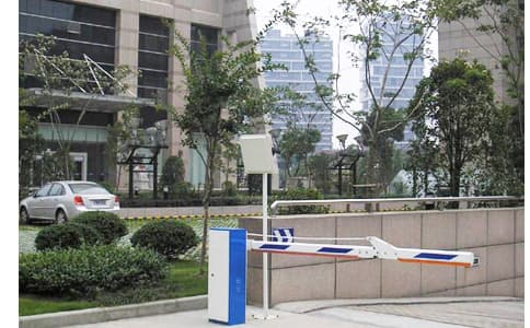 超高頻RFID標(biāo)簽實(shí)現(xiàn)智能停車場(chǎng)高效精準(zhǔn)管控