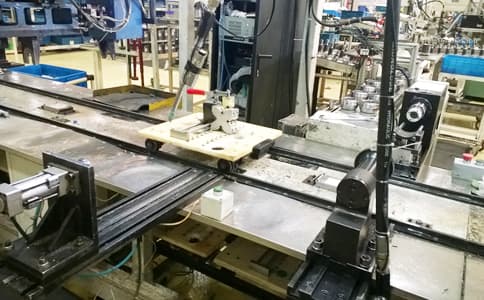 RFID超高頻抗金屬耐高溫標(biāo)簽UT8427應(yīng)用于智能制造工業(yè)產(chǎn)線